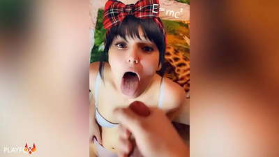 Gjimnazistja merr spermën e parë në gojë nga një shok klase